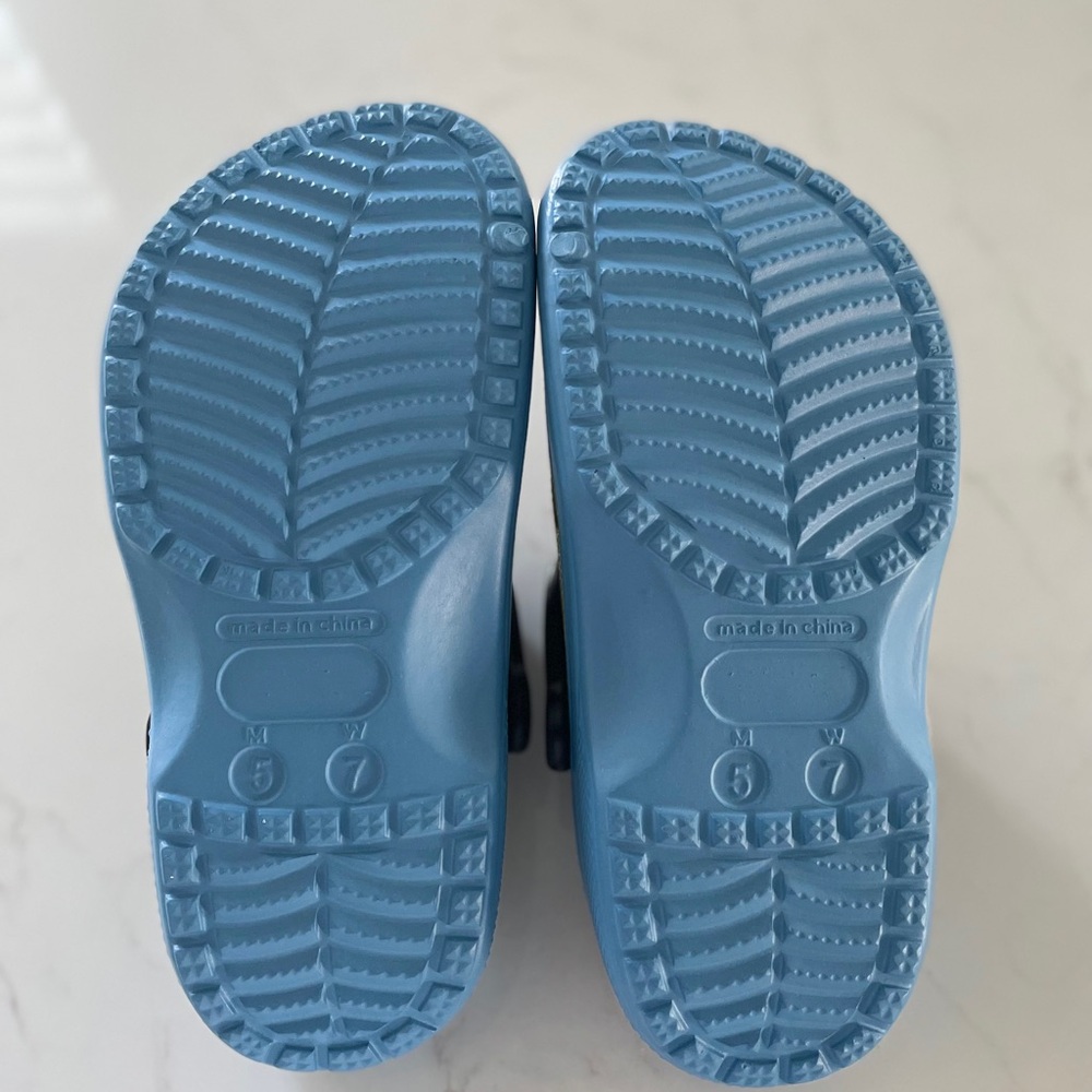 Minion Crocs- Adult - Picture 5 of 5